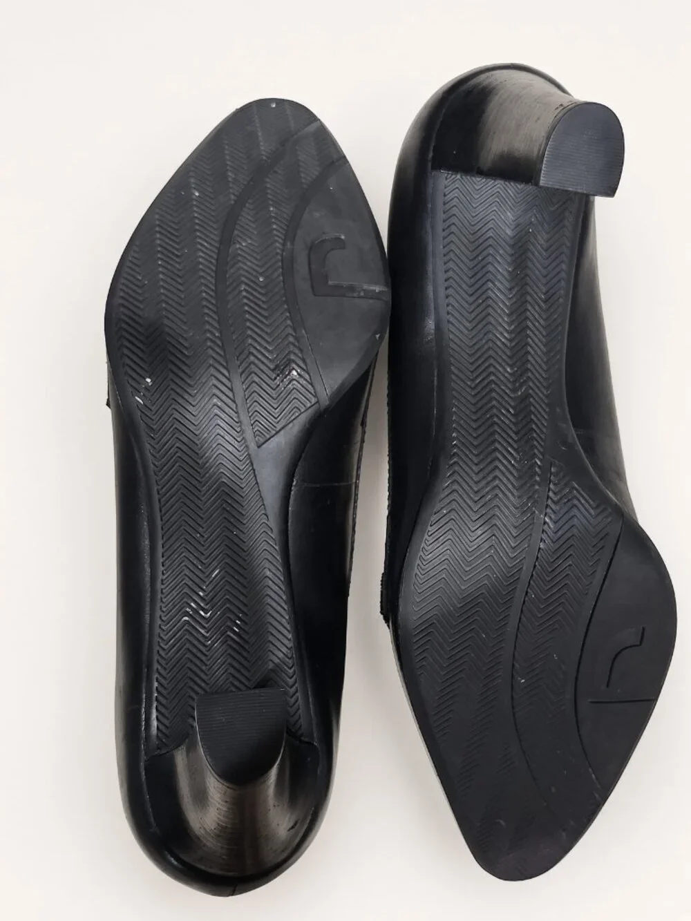 Rockport Total Motion Black Leather Bit Pumps SIZE 8